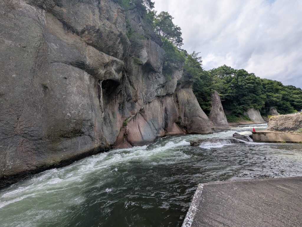 群馬県沼田市の吹割の滝の景色